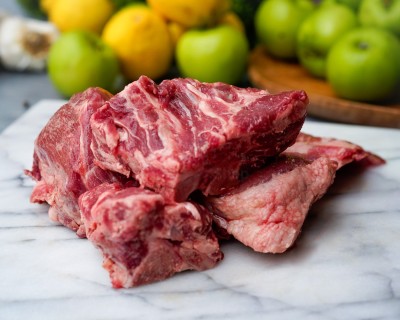 Свинина на кости охлаждённая 1 кг - купить в Юсте